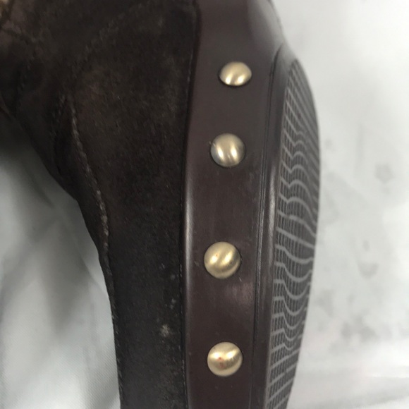 Size 6.5 Stuart weitzman Swede shoes. Brown - Picture 8 of 8